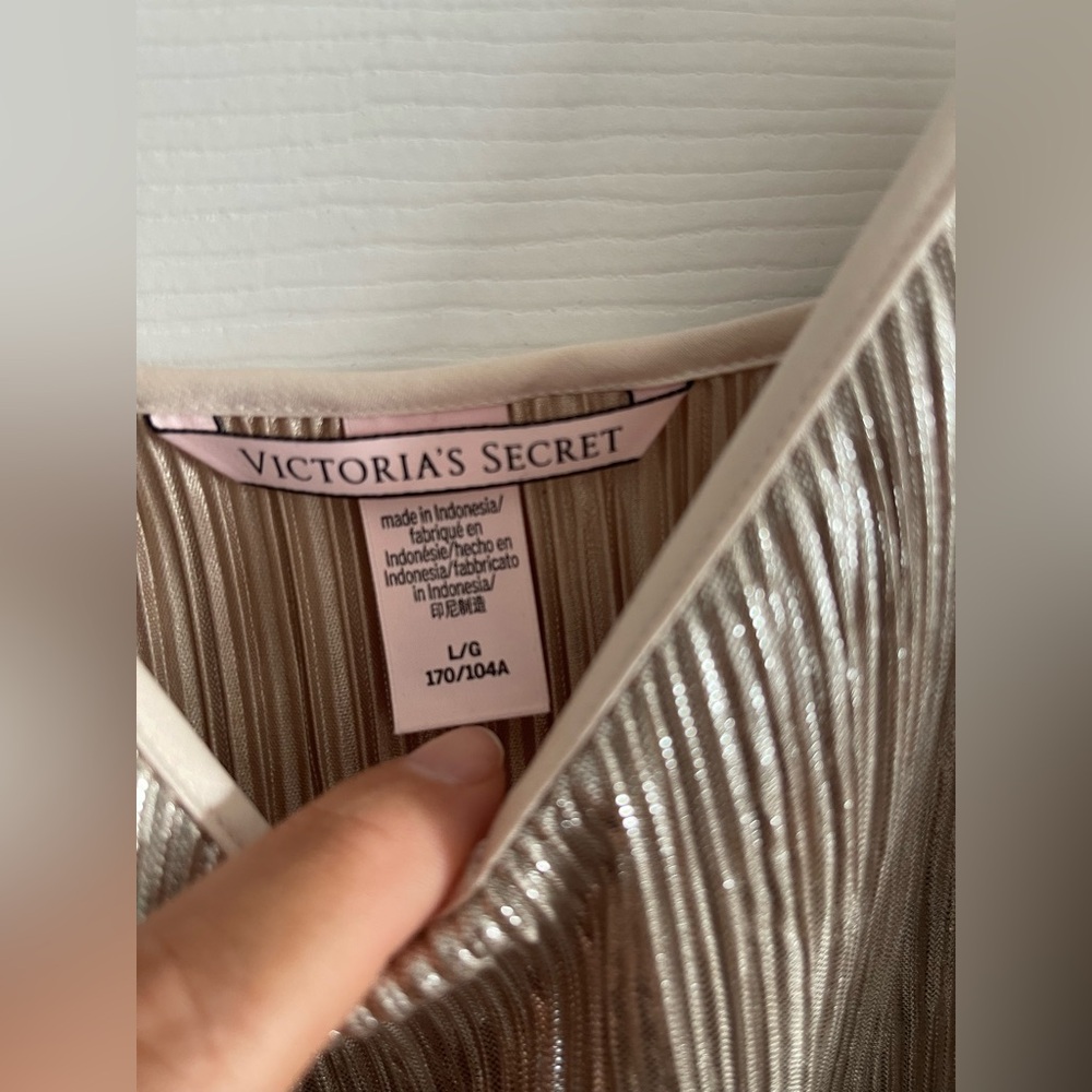 Victoria's Secret Shimmering Beige Pleated Pajama Set - Picture 5 of 6